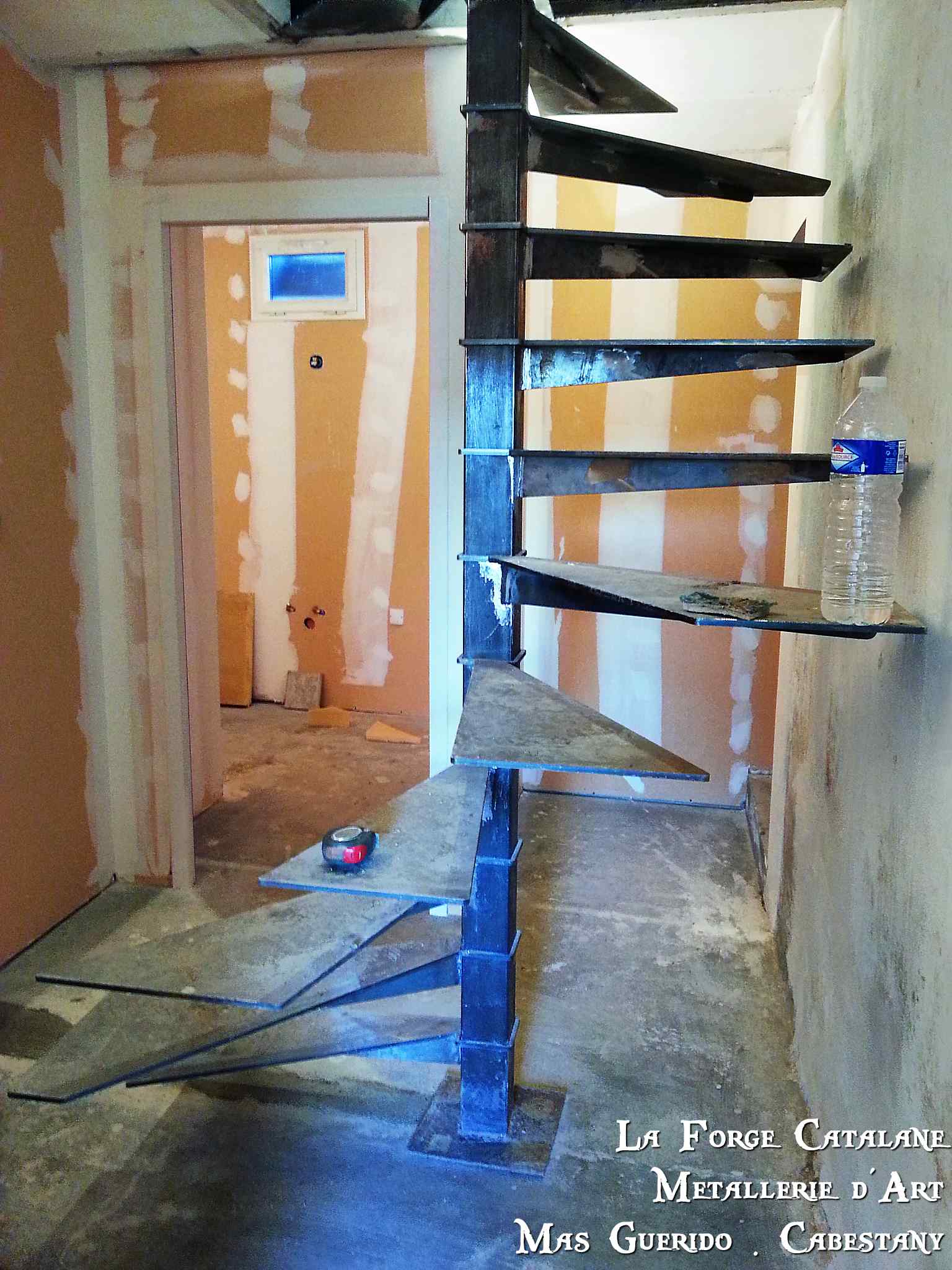 Escalier Helicoidal marches fer 4 forge catalane.jpg